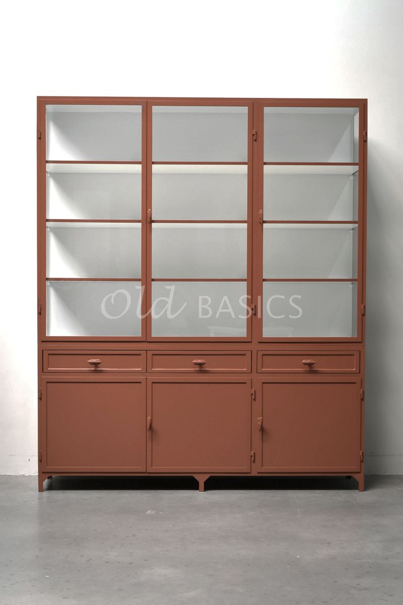 Detail van Apothekerskast Ferro, 3 deuren, RAL8004, rood, terra, bruin, oranje, materiaal staal